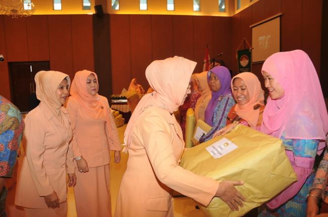 Peringatan HUT Dharma Wanita ke 14 Prov Riau